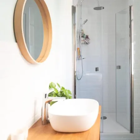 Beautiful Luxurious Apt, Bright And Spacious Apartman